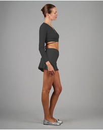Love and Nostalgia - Tiny Flip Skirt - Black