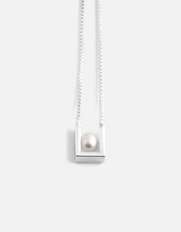 COS - Bezel Pendant Necklace