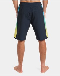 Quiksilver - Mens Surfsilk Holmes 20