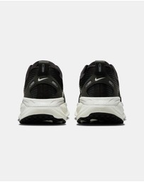 Nike - Vomero 18 - Women's