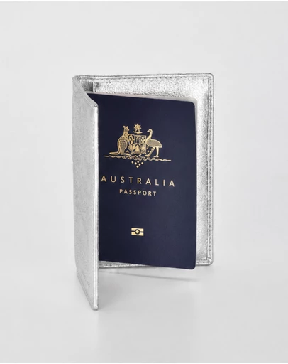 Cobb & Co - Billy Metallic Leather RFID Passport Holder