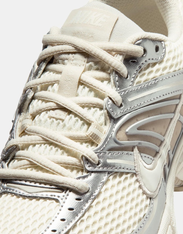 Nike - Air Max Moto 2K - Women's