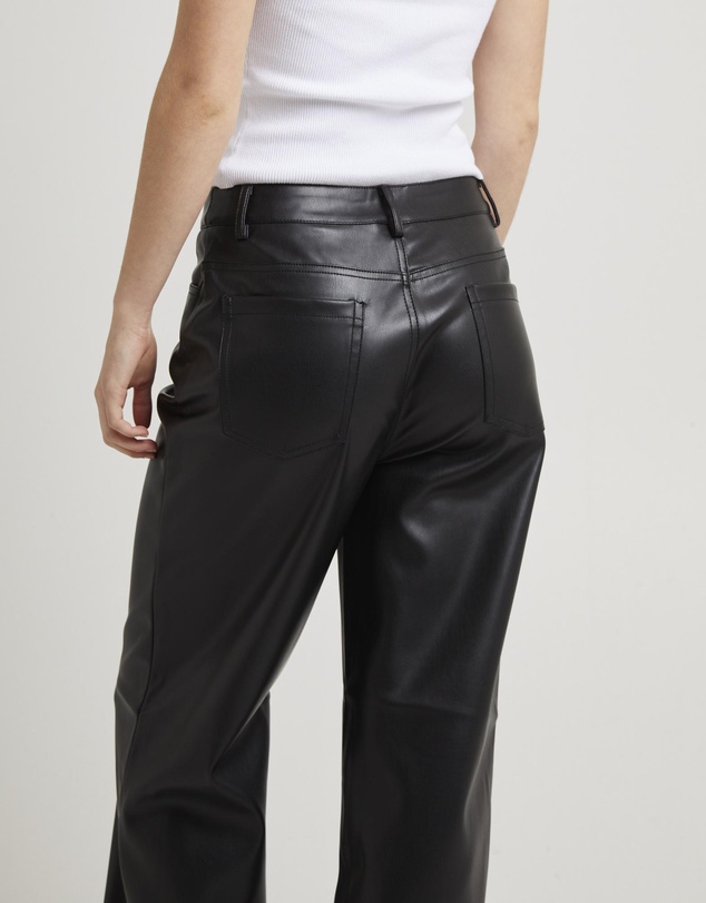 Alice In The Eve - Jadey Relaxed PU Pants Black