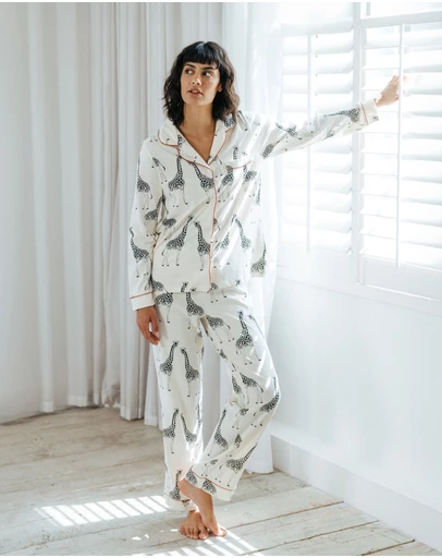 Chelsea Peers - Organic Cotton Giraffe Print Long Pyjama Set