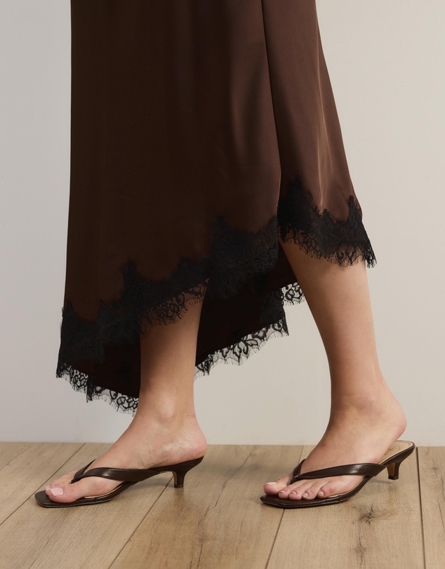 Atmos&Here Curvy - Leoni Asymmetric Lace Satin Skirt