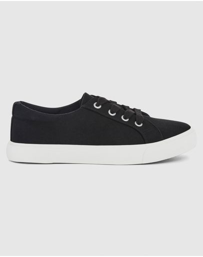 BLACK CANVAS