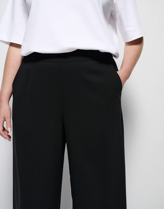 Commonry - The Draped Leg Crepe Trouser
