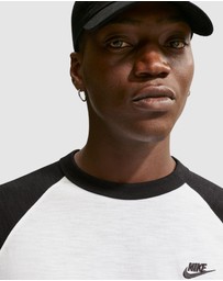 Nike - Sportswear Club 3/4-Sleeve Raglan Top