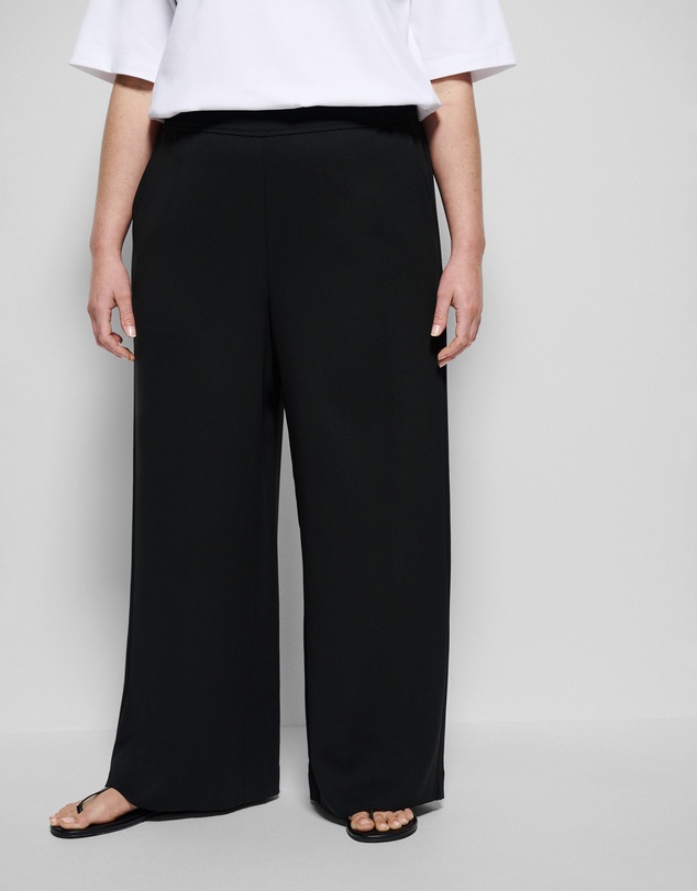 Commonry - The Draped Leg Crepe Trouser