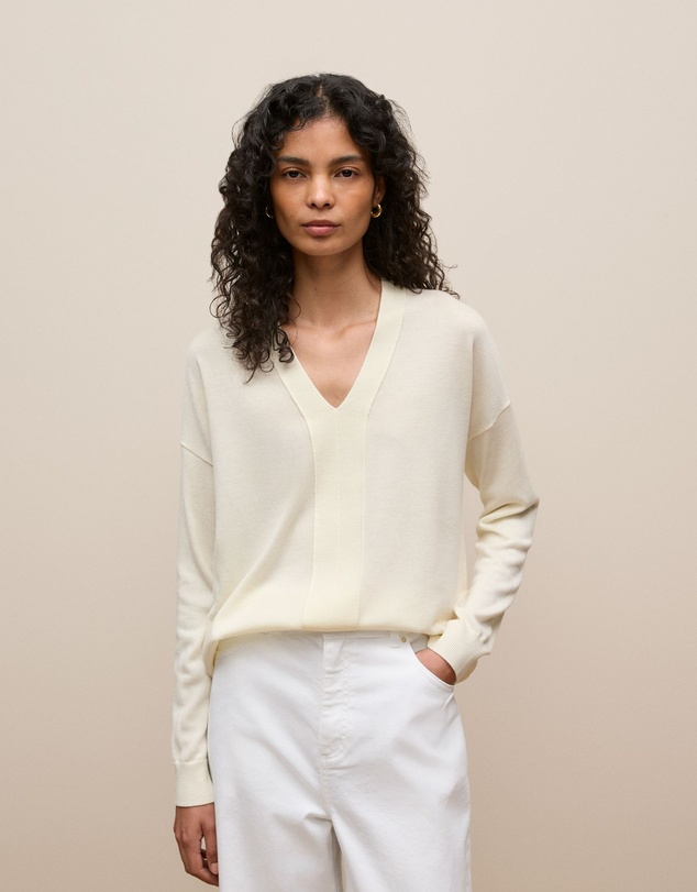 Trenery - Merino V Neck Knit in Ivory