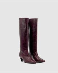 Brie Leon - Gwen Boot
