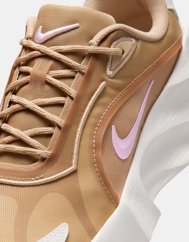 Nike - Aura Edge - Women's