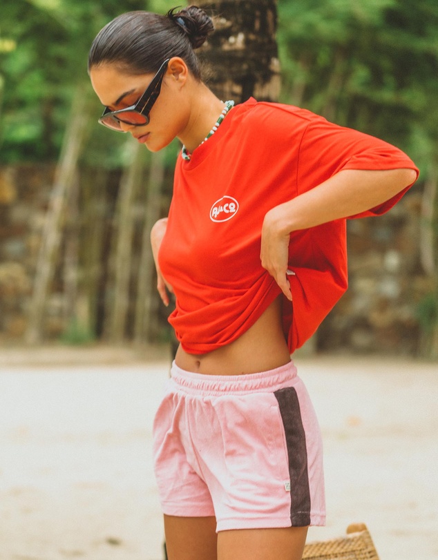 Araminta James - Chillin Tee