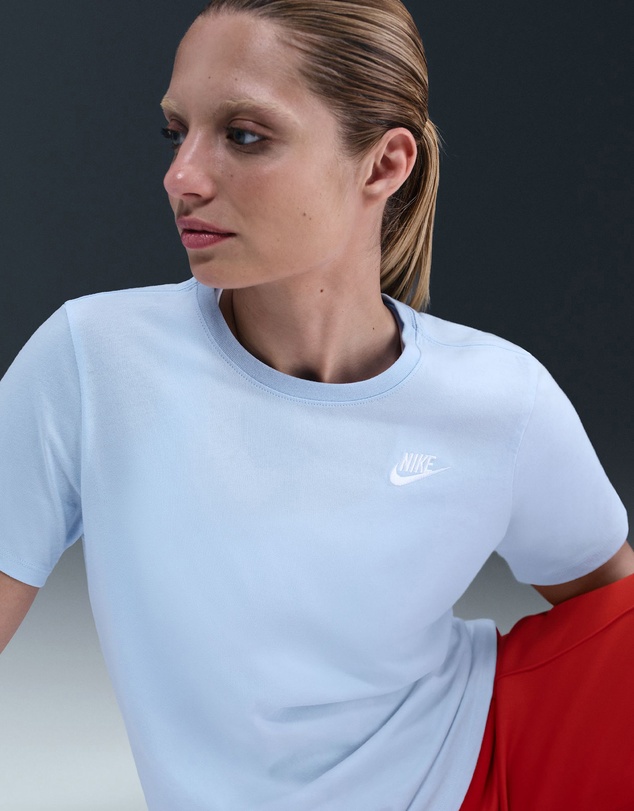 Nike - Sportswear Club Essentials T-Shirt