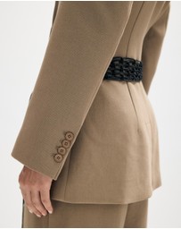 Minima Esenciales - Ise Macrame Belt Blazer