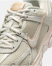 Nike - Zoom Vomero 5 - Women's