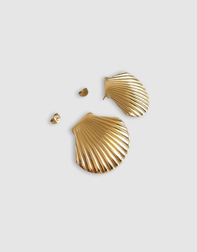 Izoa - Seashell Stud