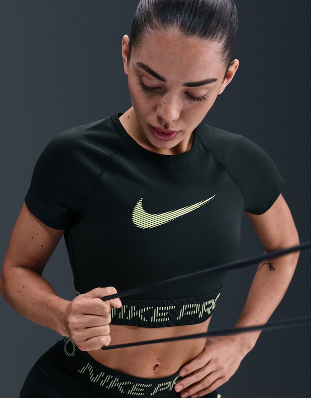 Nike - Pro Dri-FIT Short Sleeve Cropped Graphic Top