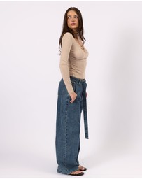 Style Addict - The Belted Wide Leg Jean