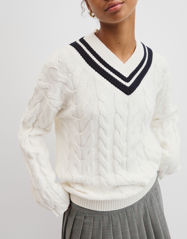 Country Road - V-neck Cable Knit