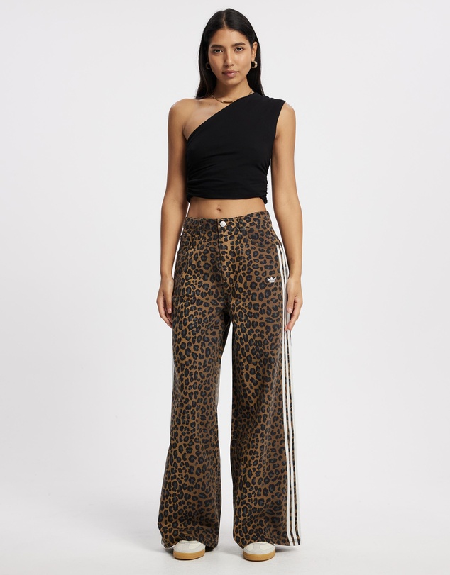 adidas Originals - Originals Denim Loose Pants in Leopard