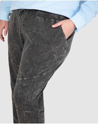 Love Your Wardrobe - Weekender Washed Jogger Pants