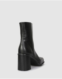 Beau Coops - Deonisia Ankle Boots