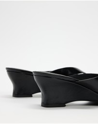 AERE - Leather Wedge Heel Thongs