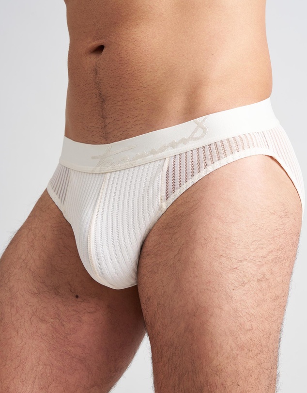 TEAMM8 - Casanova Brief