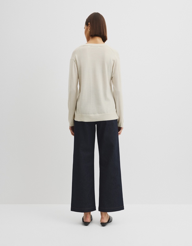 Country Road - Lightweight Merino Wool V-neck Knit