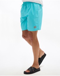 Superdry - Essential 17