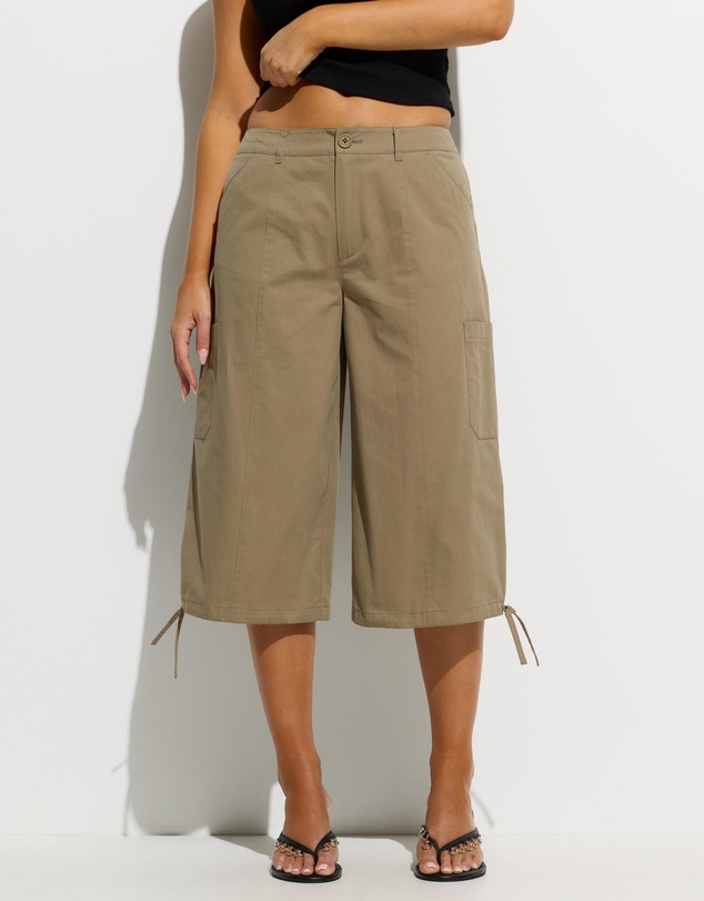 Dazie - Cara Low Rise Cargo Capris