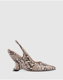 LANA WILKINSON - Monique Wedge Pump
