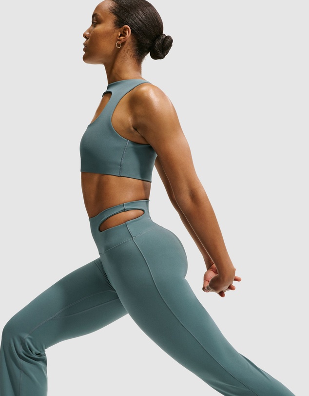 Nike - Zenvy High-Waisted Flared Leggings