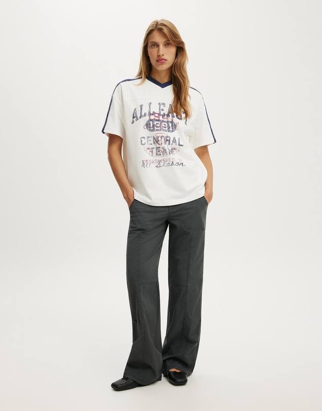 Cotton On - V Neck Oversized Graphic Tee