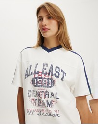 Cotton On - V Neck Oversized Graphic Tee
