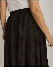 Atmos&Here Curvy - Clara Plisse Tiered Maxi Skirt