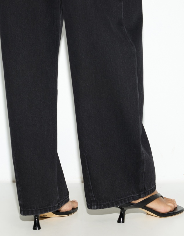 Dazie - Tokyo Mid Rise Relaxed Leg Jeans