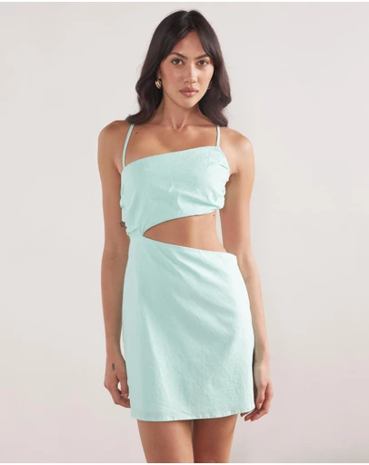 Dazie - Girl Icon Cut Out Midi Dress