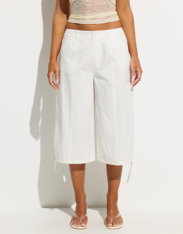 Dazie - Cara Low Rise Cargo Capris