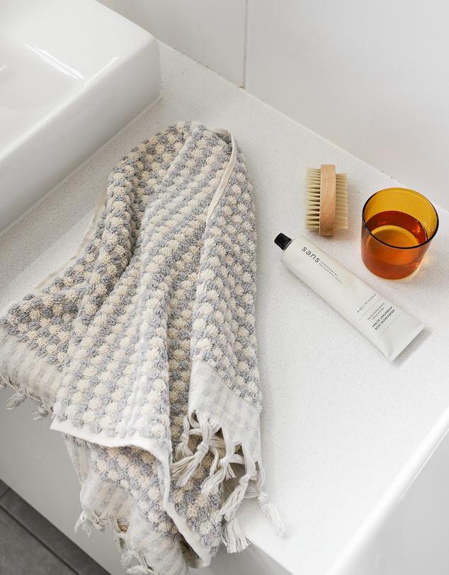 Miss April - Pompom Bathroom Set