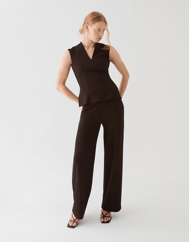 Forcast - Juno V-Neck Ponte Top