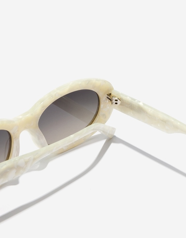 Hawkers Co - HAWKERS -SOUTHSIDE MARBLE SMOKY Sunglasses for Men and Women UV400