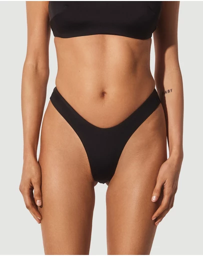 Form and Fold - The 90s Staple Bottom