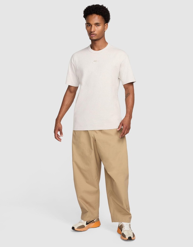 Nike - Sportswear Premium Essentials T-Shirt