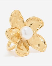 Lovisa - Waterproof Gold Plated Stainless Steel Large Flower Pearl Ring