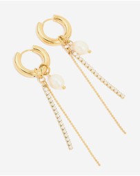 Lovisa - Waterproof Gold Plated Stainless Steel Freshwater Pearl & Diamante Cup Chain Huggie Earrings