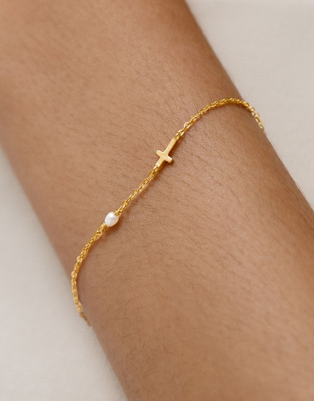SAINT VALENTINE - Cross & Pearl Bracelet - Gold - ICONIC EXCLUSIVE