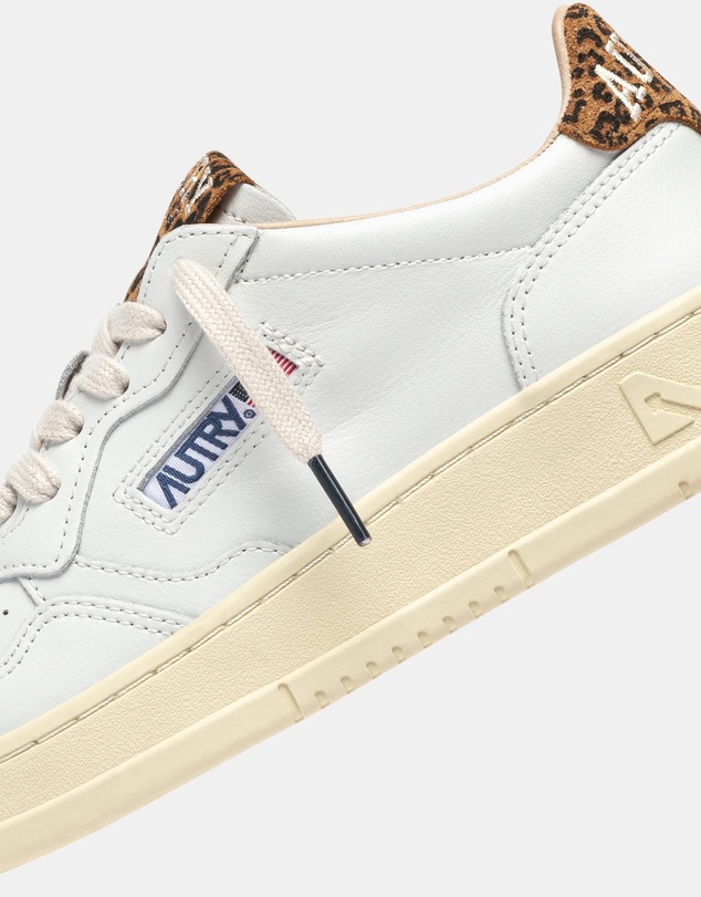 Autry - Medalist Low Sneakers - Women's