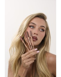 MAKE UP FOR EVER - EXCLUSIVE THE ICONIC x Sammy Robinson: The Lip Line Up